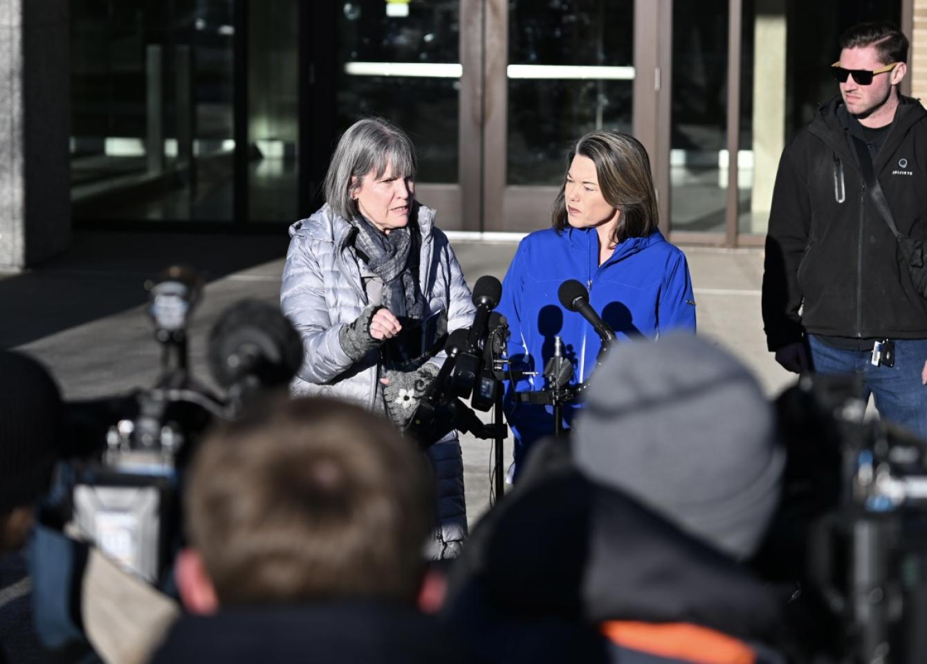Congresswoman McCollum and Congresswoman Craig speak to the press outside of the Whipple Federal Building